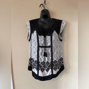 Daniel Rainn top. Size M.